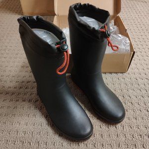 NWOT Rain boots size 9